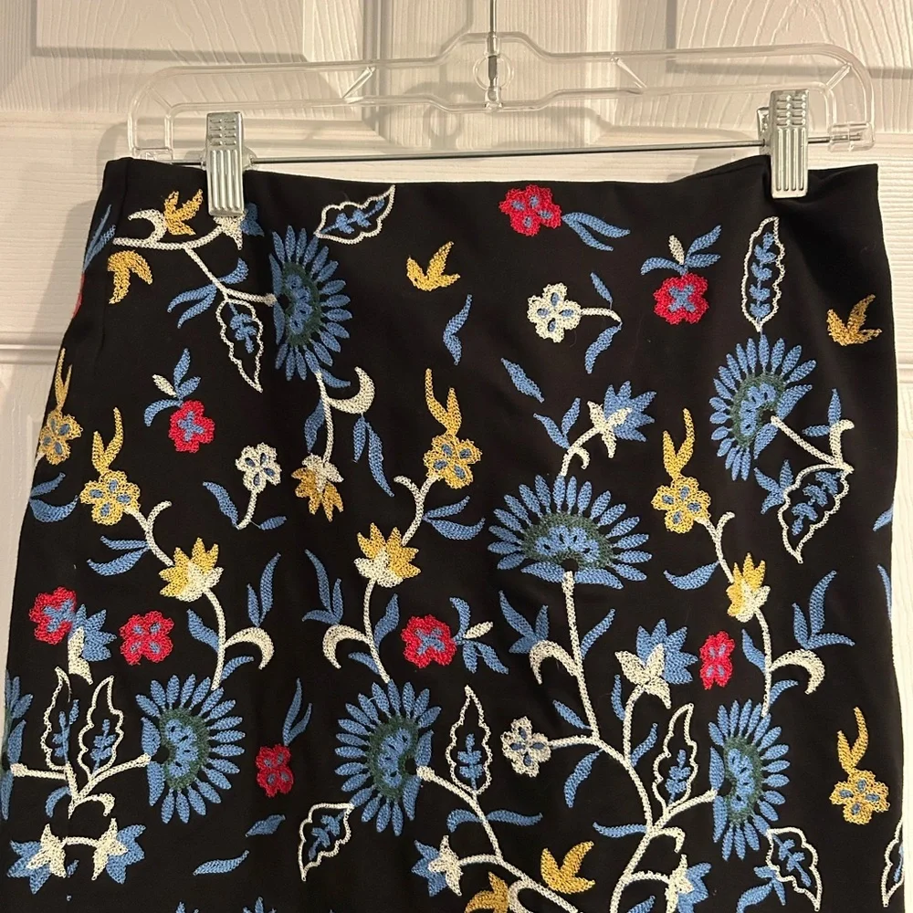 J. McLaughlin Lucy Bainbrige Black Embroidered Pencil Skirt